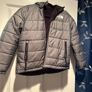 The North Face Kids Charcoal Puffer Jacket REVERSIBLE. NWOT.